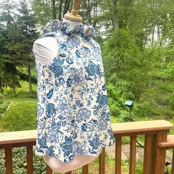 Tuckernuck Blue and White Floral Blouse - Picture 13 of 15